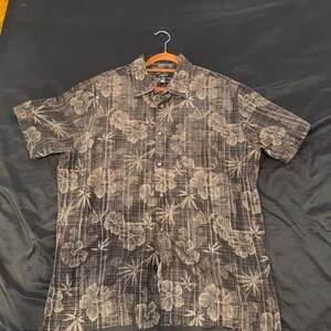 Van Heusen Men's L Charcoal Gray Floral Bamboo Print Hawaiian Short Sleeve Butto